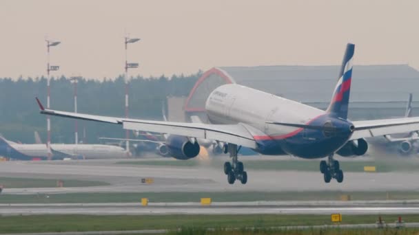 Moscou Fédération Russie Juillet 2021 Atterrissage Sur Aérodrome Vue Arrière — Video