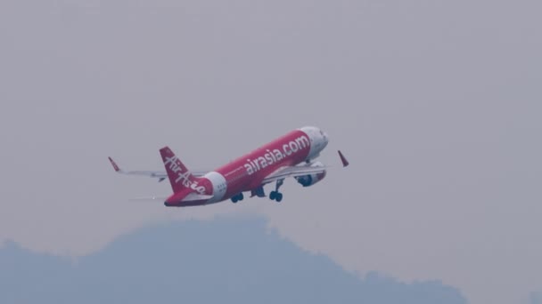Phuket Tilland Ruari 2023 Asiatiskt Lågprisflygbolag Airasia Plan Lyfter Gryningen — Stockvideo