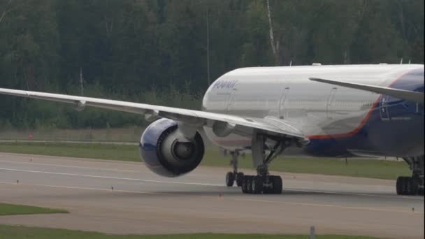 Moskva Ruská Federace Června 2021 Obchodní Letadlo Aeroflotu Pojíždějící Letišti — Stock video