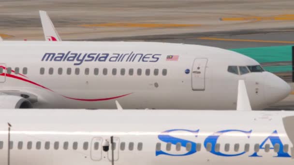 Phuket Thailand Ruari 2023 Boeing 737 Mlt Från Malaysia Airlines — Stockvideo