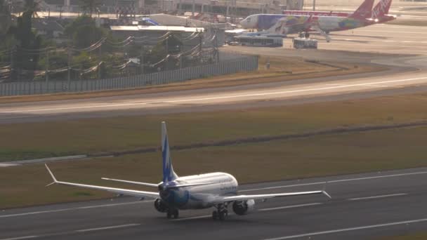 Phuket Tailandia Febrero 2023 Avión Reacción Boeing 737 Scat Aeropuerto — Vídeo de stock