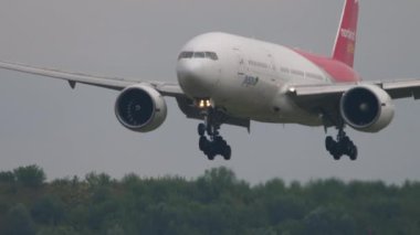 MOSCOW, Rusya Federasyonu - 29 Temmuz 2021: Nordwind 'in geniş gövdeli yolcu uçağı Sheremetyevo havaalanına iniyor.