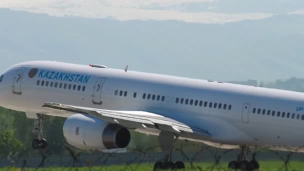 Almaty Kazakhstan Травня 2019 Року Пасажирський Літак Boeing 757 2M6 — стокове відео