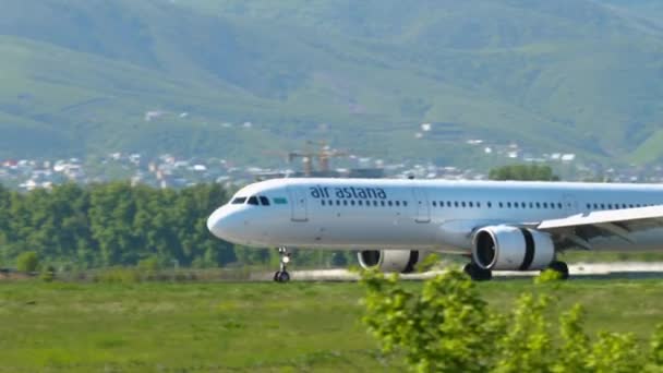Almaty Kazakhstan Mayıs 2019 Almaty Havaalanına Indikten Sonra Air Astana — Stok video