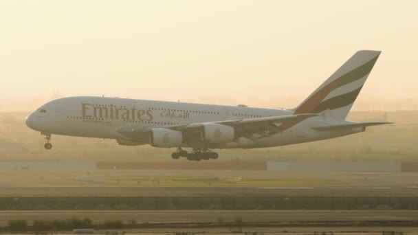 Bangkok Tailandia Marzo 2023 Airbus A380 Dos Pisos Emirates Aterrizando — Vídeo de stock