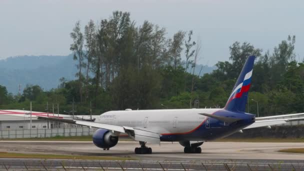Phuket Tajlandia Styczeń 2023 Szeroki Boeing 777 Aeroflot Kołowania Lotnisku — Wideo stockowe
