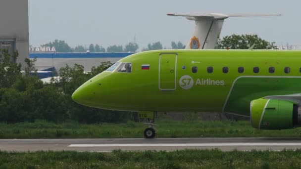 Алматы Казахстан Мая 2019 Года Embraer E170Su Byg Такси Airlines — стоковое видео