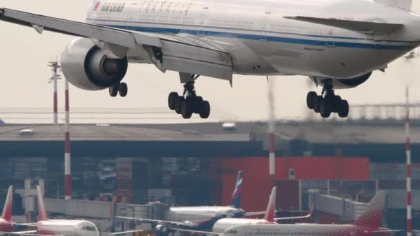 Moscow Rusya Federasyonu Temmuz 2021 Sheremetyevo Havaalanına Inen Çin Yolcu — Stok video