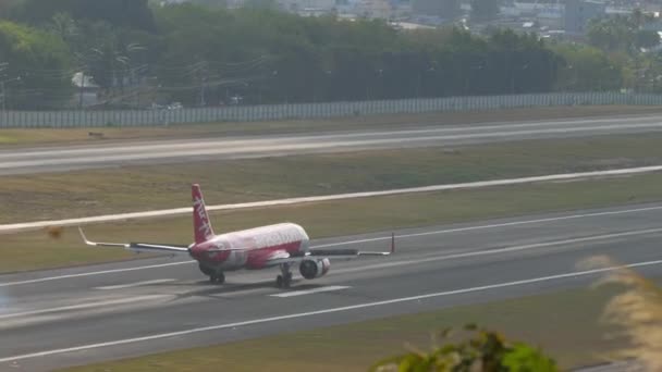 Phuket Thailand 2023年2月19日 亚洲航空A320客机在悉尼普吉机场着陆后刹车 破坏分子了 亚洲低成本航空公司 — 图库视频影像