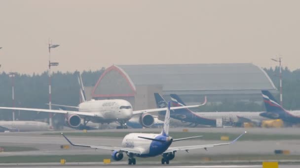 Moscou Fédération Russie Juillet 2021 Avion Belavia Accélère Son Décollage — Video