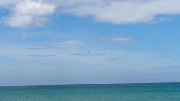 Avión Apaciguando Aterrizaje Sobre Mar Avión Sobre Playa Fondo Cielo — Vídeos de Stock