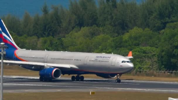 Phuket Thailand February 2023 Airbus A330 Dari Aeroflot Meluncur Landasan — Stok Video