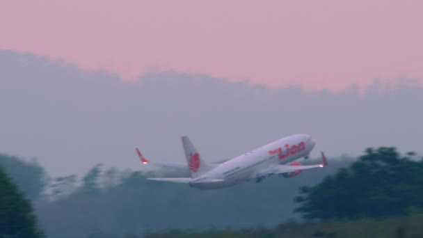Phuket Thailand Ruari 2023 Boeing 737 Thai Lion Klättring Efter — Stockvideo