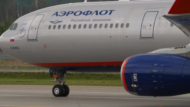 Moscow Russian Federation Juli 2021 Bredkroppsflygplan Airbus A330 Aeroflot Taxning — Stockvideo