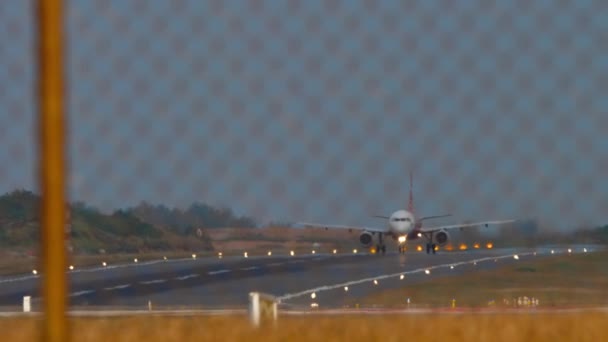 Yolcu Uçağı Kalkıyor Uçak Kalkmadan Önce Hızlansın — Stok video