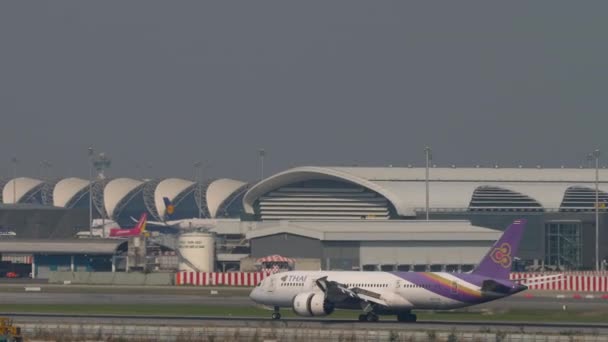 Bangkok Thailand Mars 2023 Boeing 787 Dreamliner Tqa Thai Airways — Stockvideo