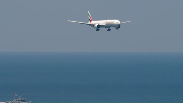 Phuket Thaïlande Février 2023 Plan Lent Emirates Boeing 777 Approche — Video