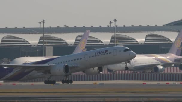 Bangkok Tailandia Enero 2023 Airbus A350 941 Thai Airways Despega — Vídeo de stock