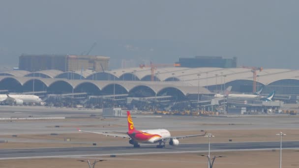 Hong Kong November 2019 Airbus A330 Гонконзьких Авіаліній Злітає Аеропорту — стокове відео