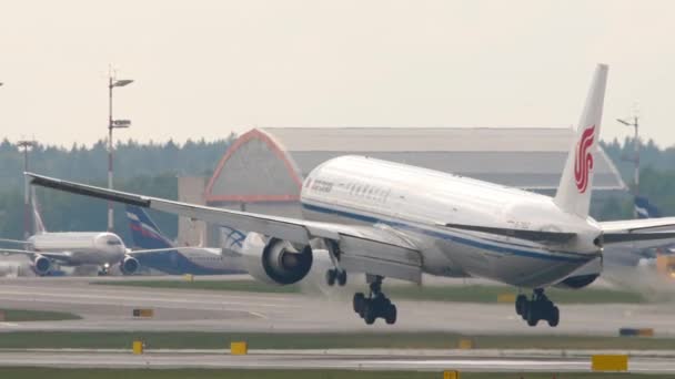 Moscow Russian Federation Juli 2021 Air China Passagiersvliegtuig Landing Aanraken — Stockvideo