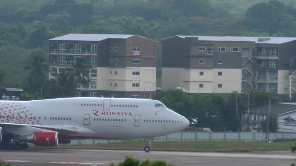 Phuket Thailand November 2019 Джамбо Реактивний Літак Boeing 747 Росії — стокове відео