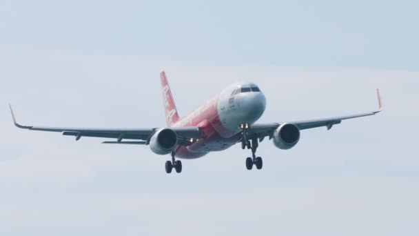 Phuket Tajlandia Styczeń 2023 Samolot Airbus A320 Bbq Airasia Lądujący — Wideo stockowe