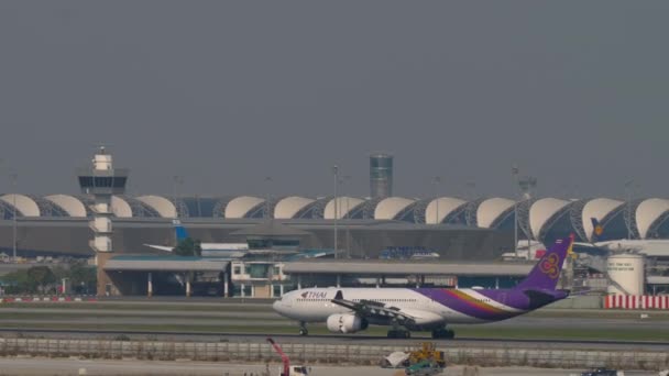 Bangkok Thailandia Marzo 2023 Widebody Airbus A330 Thai Atterraggio Toccante — Video Stock