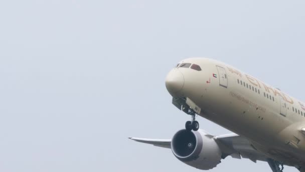 Пхукет Таиланд Февраля 2023 Года Boeing 787 Etihad Airways Взлетает — стоковое видео