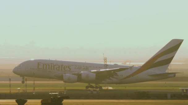 Bangkok Tailandia Marzo 2023 Airbus A380 Dos Pisos Emirates Aterrizando — Vídeo de stock