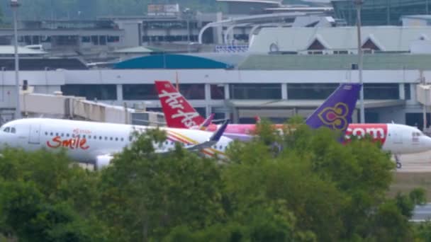 Phuket Thailand 2019 Letadlo Thai Smile Přistává Mezinárodním Letišti Phuket — Stock video