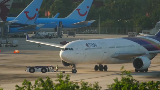 Phuket Thailand 2016 Vlečné Tažné Osobní Letadlo Airbus A330 Thai — Stock video