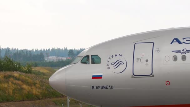 Μόσχα Ρωσική Ομοσπονδία Ιουλίου 2021 Πυροβολήθηκε Αεροπλάνο Ευρείας Ατράκτου Airbus — Αρχείο Βίντεο