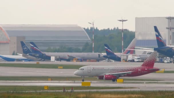Moskva Ruská Federace Června 2021 Boční Pohled Suchoj Superjet Letadla — Stock video