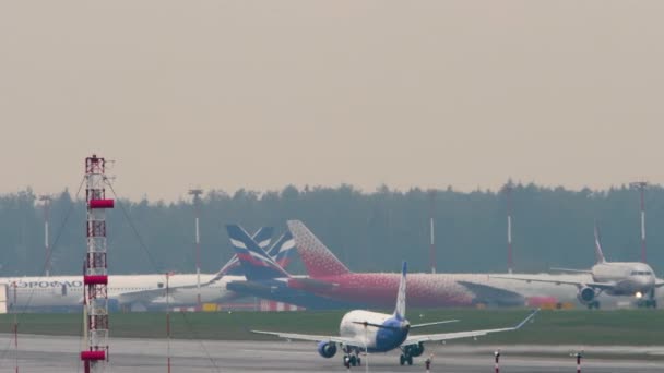 Moscow Orosz Federáció 2021 Július Belavia Utasszállító Repülőgépe Felgyorsult Felszállt — Stock videók