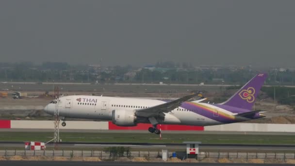 Bangkok Thailand März 2023 Boeing 787 Dreamliner Tqe Von Thai — Stockvideo