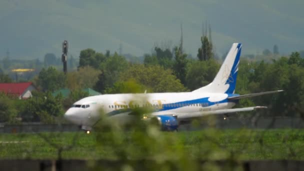 Almaty Kazakhstan Mayo 2019 Avión Comercial Boeing 737 Scat Rodaje — Vídeos de Stock