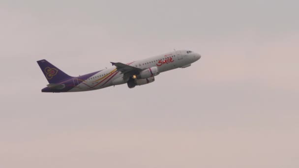 Phuket Tailandia Febrero 2023 Avión Airbus A320 Txb Thai Smile — Vídeo de stock