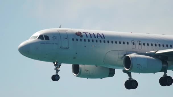 Phuket Tailandia Noviembre 2016 Airbus A320 Thai Aterrizando Aeropuerto Phuket — Vídeos de Stock