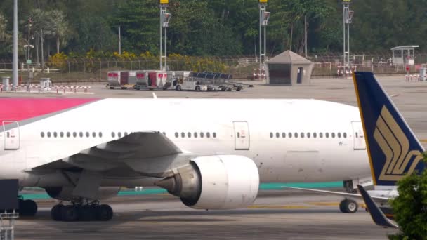 Phuket Thailand Februari 2023 Slepen Van Een Passagier Boeing 777 — Stockvideo