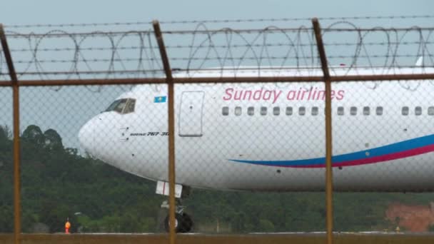 Phuket Thailand Ruari 2023 Skott Kommersiell Jet Boeing 767 B6703 — Stockvideo