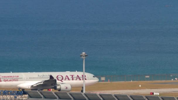 Phuket Thailand Fevereiro 2023 Fotografia Cinematográfica Airbus A330 Qatar Airways — Vídeo de Stock