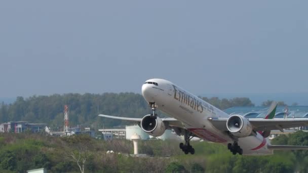 Phuket Thaïlande Février 2023 Décollage Boeing 777 Emirates Aéroport Phuket — Video