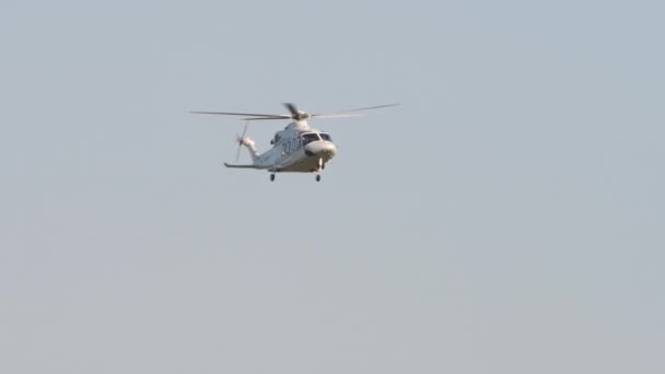 러시아 페더레이션 2022년 공항에 착륙한 항공사의 헬리콥터 아구스타 웨스트랜드 139 — 비디오