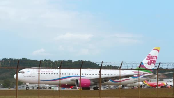 Phuket Thailand Februari 2023 Boeing 767 B6703 Van Sunday Airlines — Stockvideo