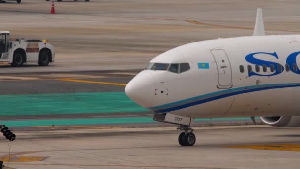 Phuket Tilland Ruari 2023 Passagerarplan Boeing 737 Max Scat Airlines — Stockvideo