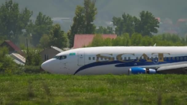 Almaty Kazakhstan 2019 Május Boeing 737 B3710 Scat Fékezés Leszállás — Stock videók
