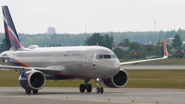 모스크바 러시아 페더레이션 2021년 29일 셰레메티예보 공항에서 에어로플로트 택시의 비행기 — 비디오
