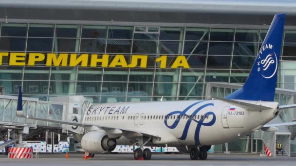 Kazan Russia August 2022 Boeing 737 Лівреєю Skyteam Терміналі Аеропорту — стокове відео