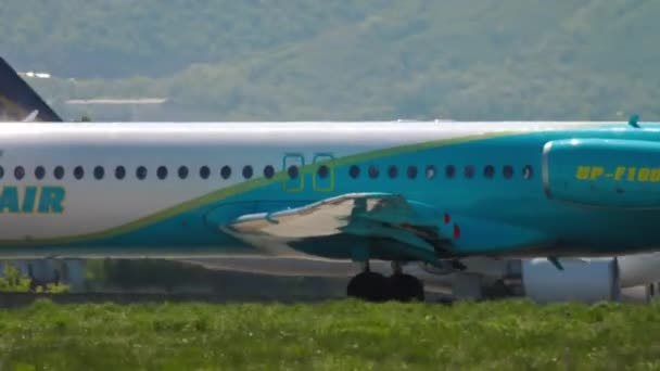Almaty Kazakhstan Μαΐου 2019 Επιβατικό Αεροσκάφος Fokker 100 F1005 Της — Αρχείο Βίντεο