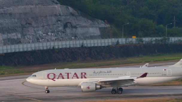 Phuket Thailandia Febbraio 2023 Airbus Commerciale A330 Aci Qatar Airways — Video Stock